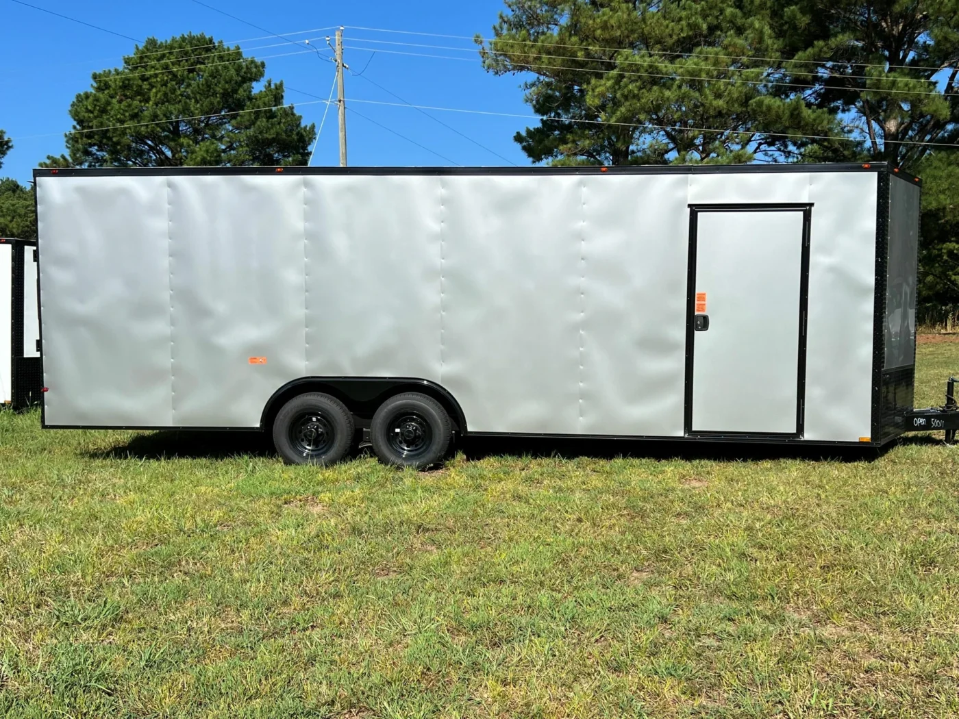 CY709 Cynergy 8.5×24 Enclosed Car Hauler 10K Silver Blackout CY709 Cynergy 8.5×24 Enclosed Car Hauler 10K Silver Blackout