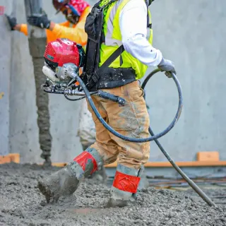 Honda Concrete Finishing Bundle with Magnesium Screed Blade Float and Honda Vibrator with 10″ Whip W/ Free Vibration Impact Ironclad Gloves